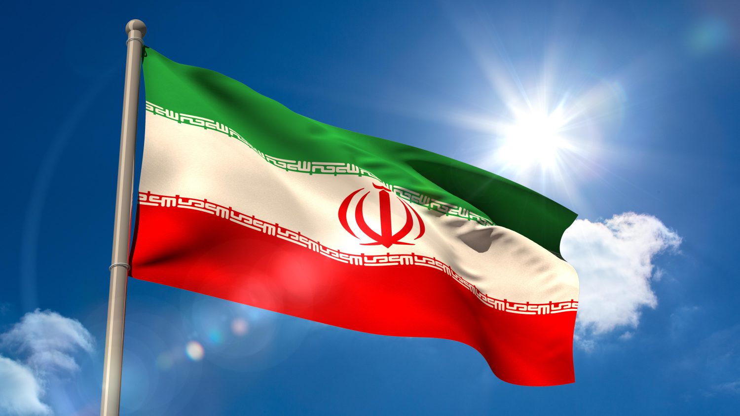 آسمان آبی و پرچم ایران